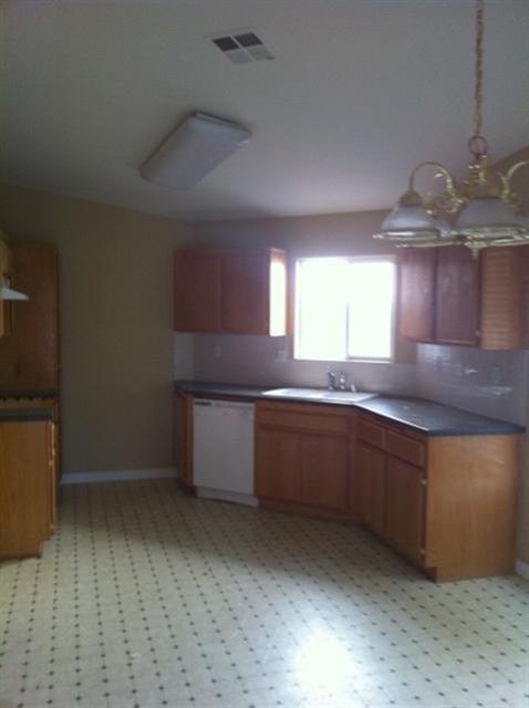 4415 Berkshire Road Bakersfield, CA 93313 - Photo 2 of 8 Gallery Image 2