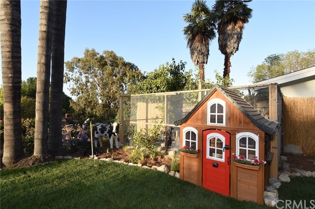 12 Harbor Sight Drive Rolling Hills Estates, CA 90274 - Photo 43 of 56 Chicken coop...
