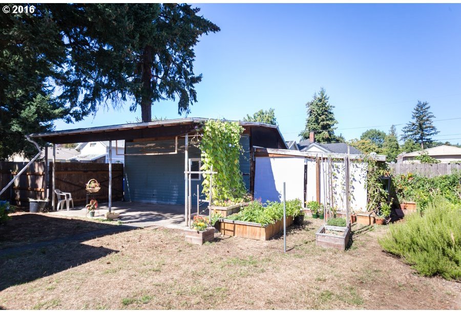 9905 Southeast Reedway Street Portland, OR 97266 - Photo 9 of 18 Gallery Image 9