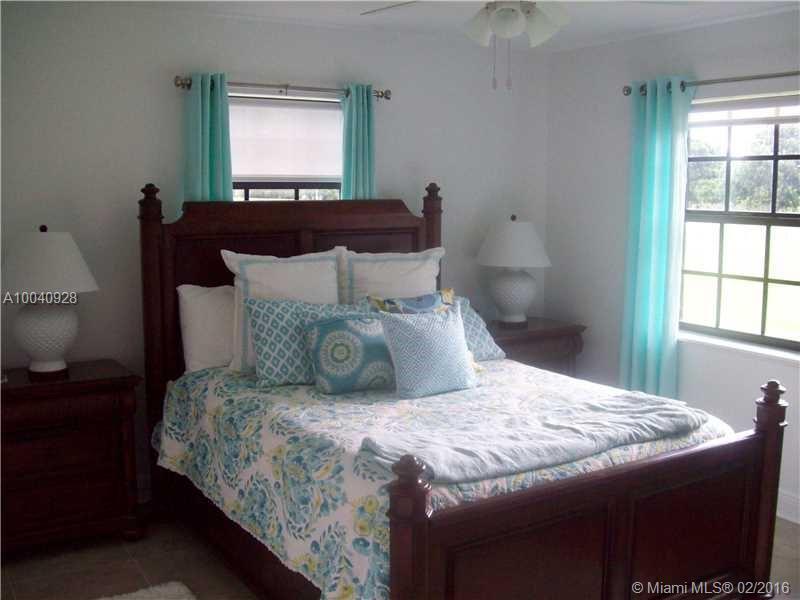 19650 Southwest 207th Avenue Miami, FL 33187 - Photo 16 of 34