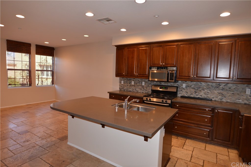 87 Long, Unit 82 Irvine, CA 92620 - Photo 4 of 15