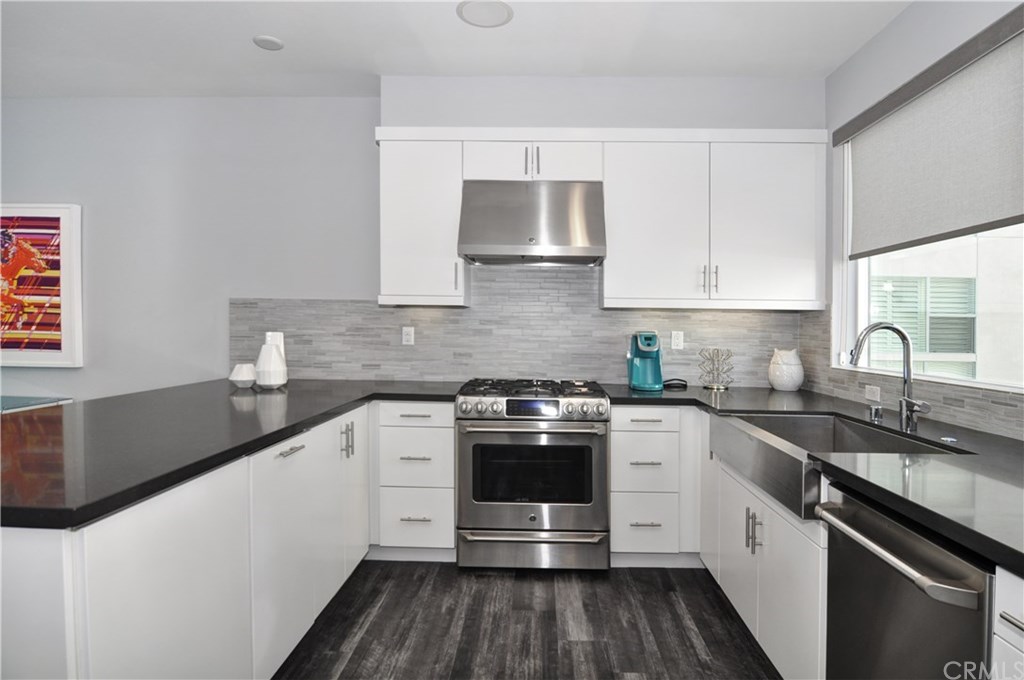 149 Mercer Way Costa Mesa, CA 92627 - Photo 6 of 35