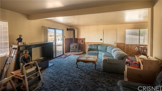 4314 Maryhill Road Acton, CA 93510 - Photo 12 of 23 Living room & Family room