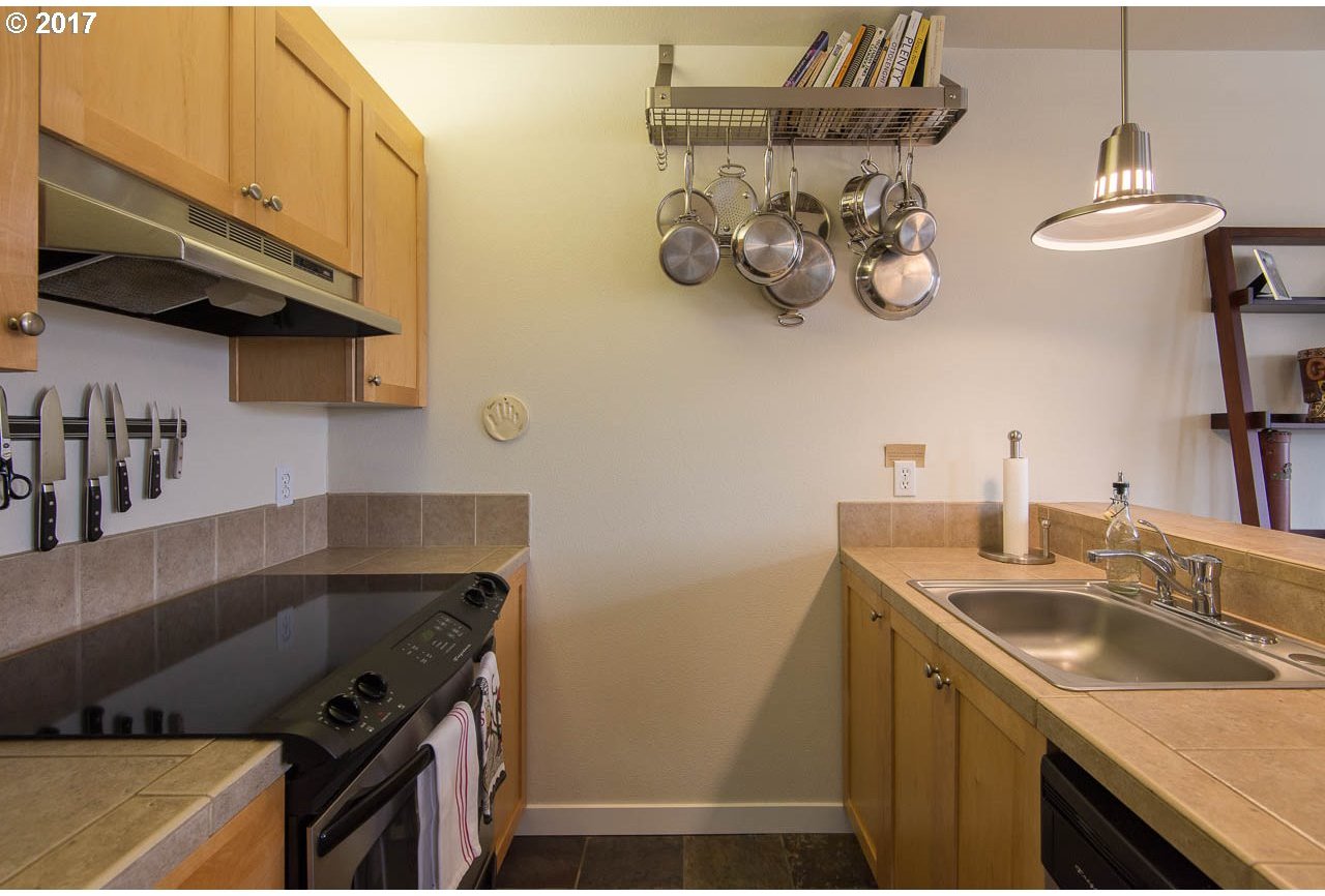 423 Northwest Uptown Terrace, Unit 1A Portland, OR 97210 - Photo 12 of 18