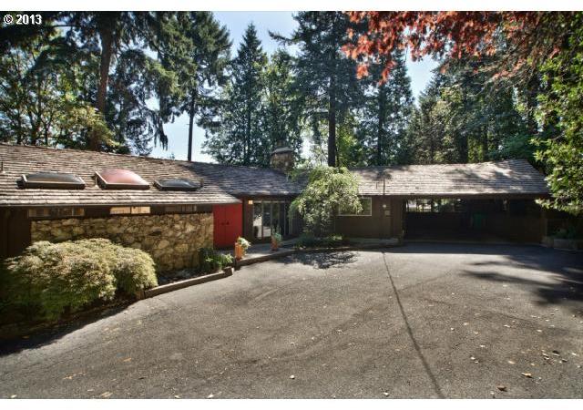 10925 Southwest Riverwood Road Portland, OR 97219 - Photo 10 of 16 Gallery Image 10