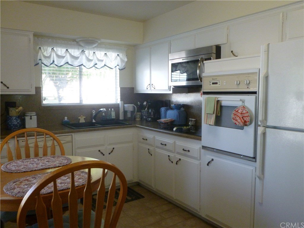 28207 Pebble Beach Drive Menifee, CA 92586 - Photo 6 of 33