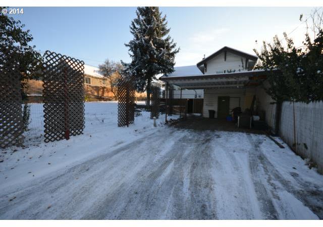 601 East 9th Street The Dalles, OR 97058 - Photo 4 of 16