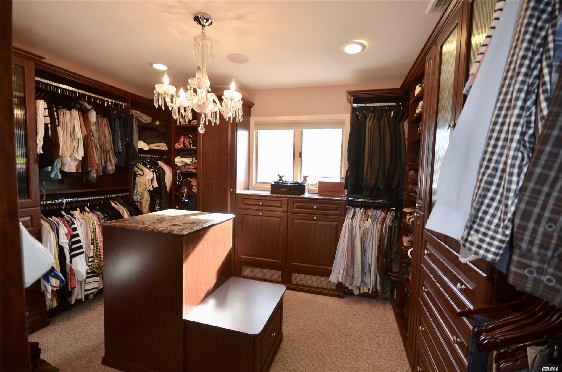 37 Sioux Drive Commack, NY 11725 - Photo 12 of 20