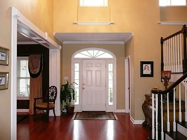 327 North Main Street Collierville, TN 38017 - Photo 3 of 25 Front Entrance