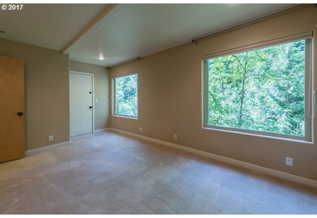 352 Southwest Custer Street Portland, OR 97219 - Photo 11 of 32 Gallery Image 11