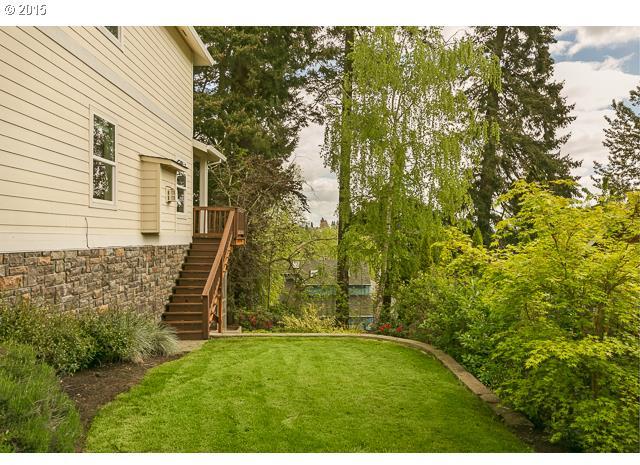 6917 Southwest 26th Avenue Portland, OR 97219 - Photo 12 of 16