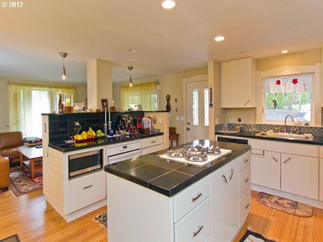 630 Southwest Alice Street Portland, OR 97219 - Photo 6 of 12 Gallery Image 6