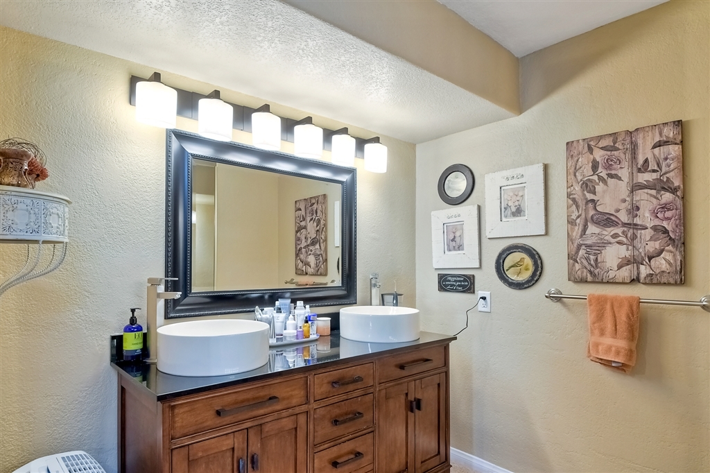 1715 Gascony Road Encinitas, CA 92024 - Photo 16 of 25