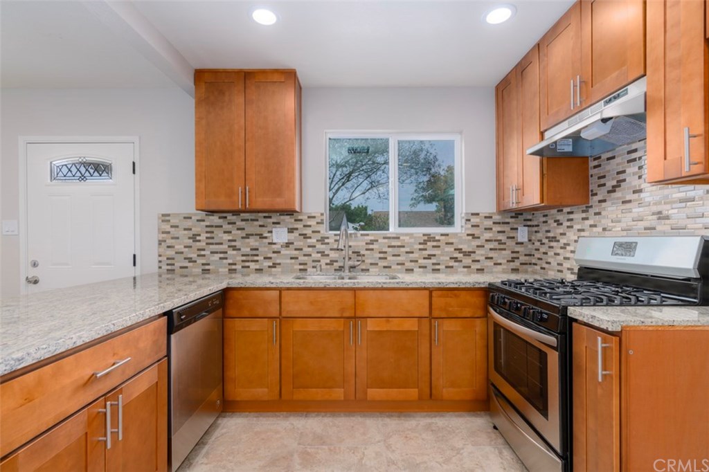 2412 Strong Avenue Commerce, CA 90040 - Photo 11 of 32