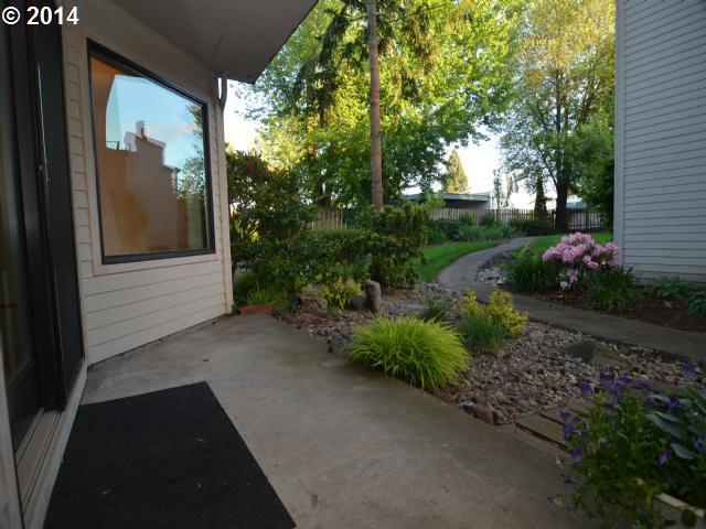 14575 Southwest Walker Road, Unit 25 Beaverton, OR 97006 - Photo 11 of 15 Gallery Image 11