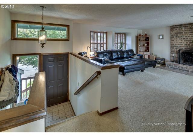 3874 Northeast Rene Avenue Gresham, OR 97030 - Photo 4 of 16 Gallery Image 4