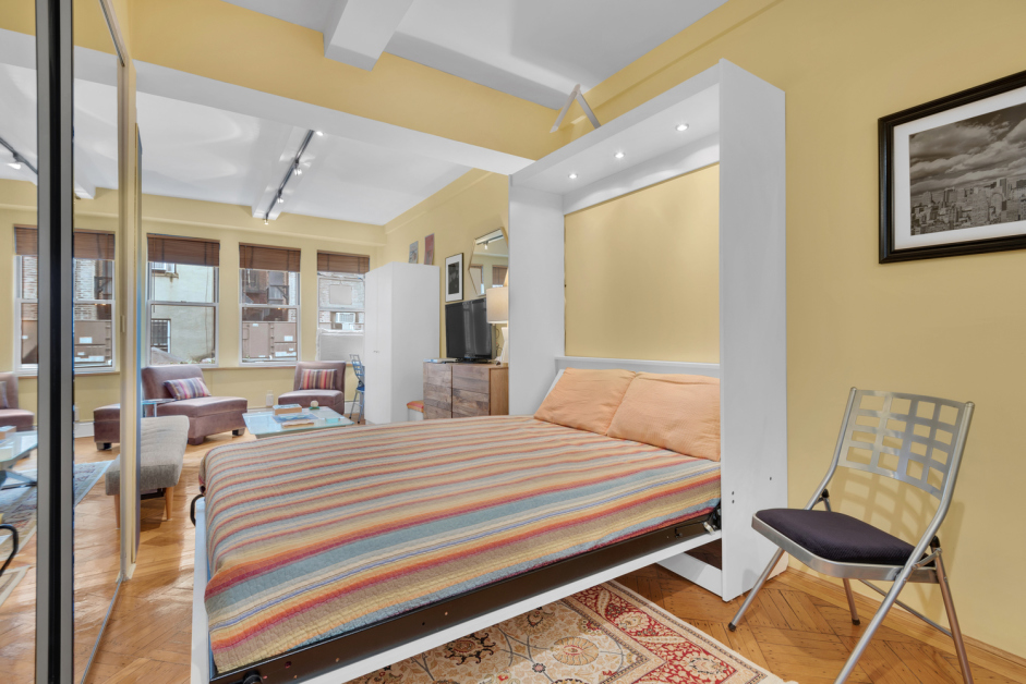 126 West 73rd Street, Unit 1A Manhattan, NY 10023 - Photo 4 of 6