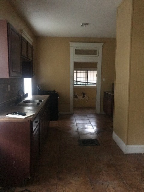 1666 Foster Avenue Memphis, TN 38106 - Photo 3 of 10