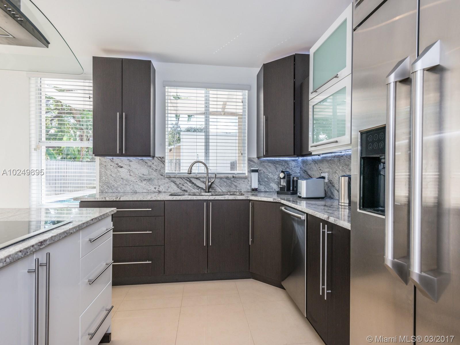 152 Southwest 20th Road Miami, FL 33129 - Photo 5 of 24