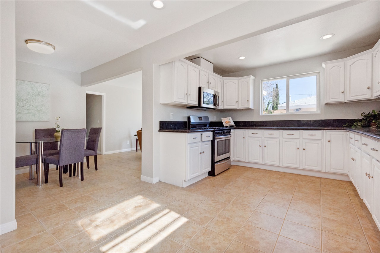 634 Erica Street Escondido, CA 92027 - Photo 6 of 25