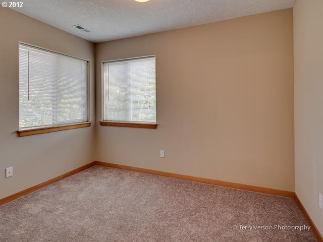 945 Forest Lane Cascade Locks, OR 97014 - Photo 11 of 16