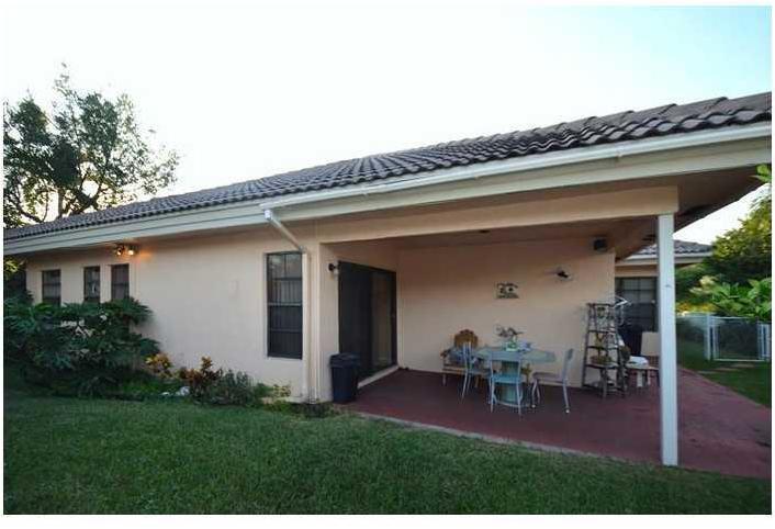 910 Southwest 87th Terrace Plantation, FL 33324 - Photo 2 of 27 Gallery Image 2