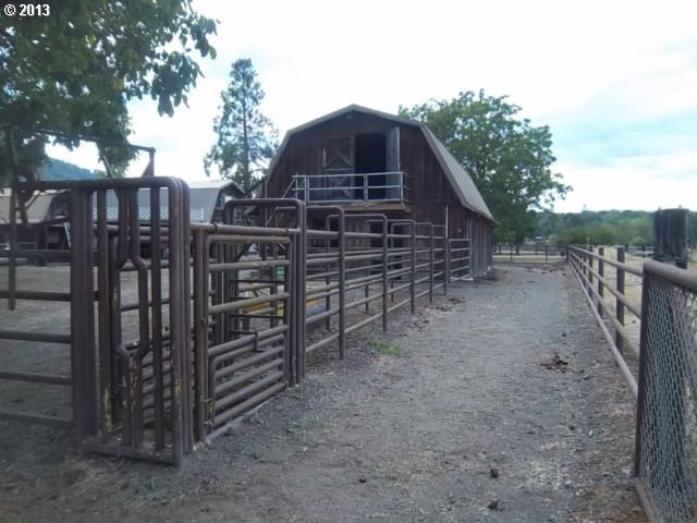 621 Parkinson Road Winston, OR 97496 - Photo 4 of 16 Gallery Image 4