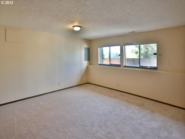 9342 Southwest Boones Ferry Road Portland, OR 97219 - Photo 13 of 16