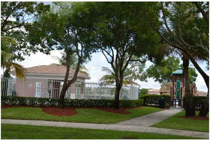 16544 Southwest 68th Terrace Miami, FL 33193 - Photo 17 of 33