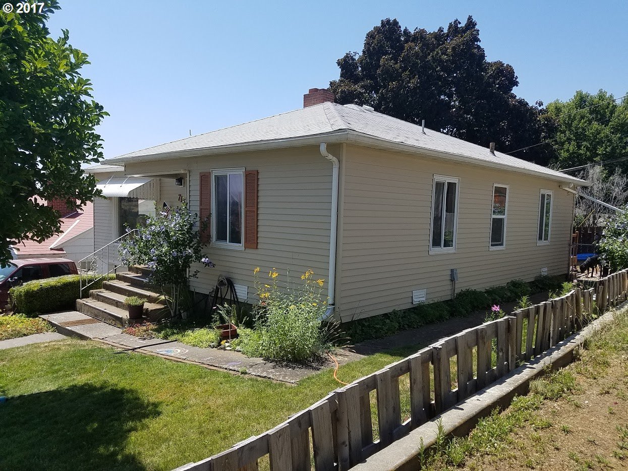 715 Northwest 10th Street Pendleton, OR 97801 - Photo 3 of 24