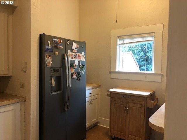 325 South C Street Springfield, OR 97477 - Photo 9 of 13