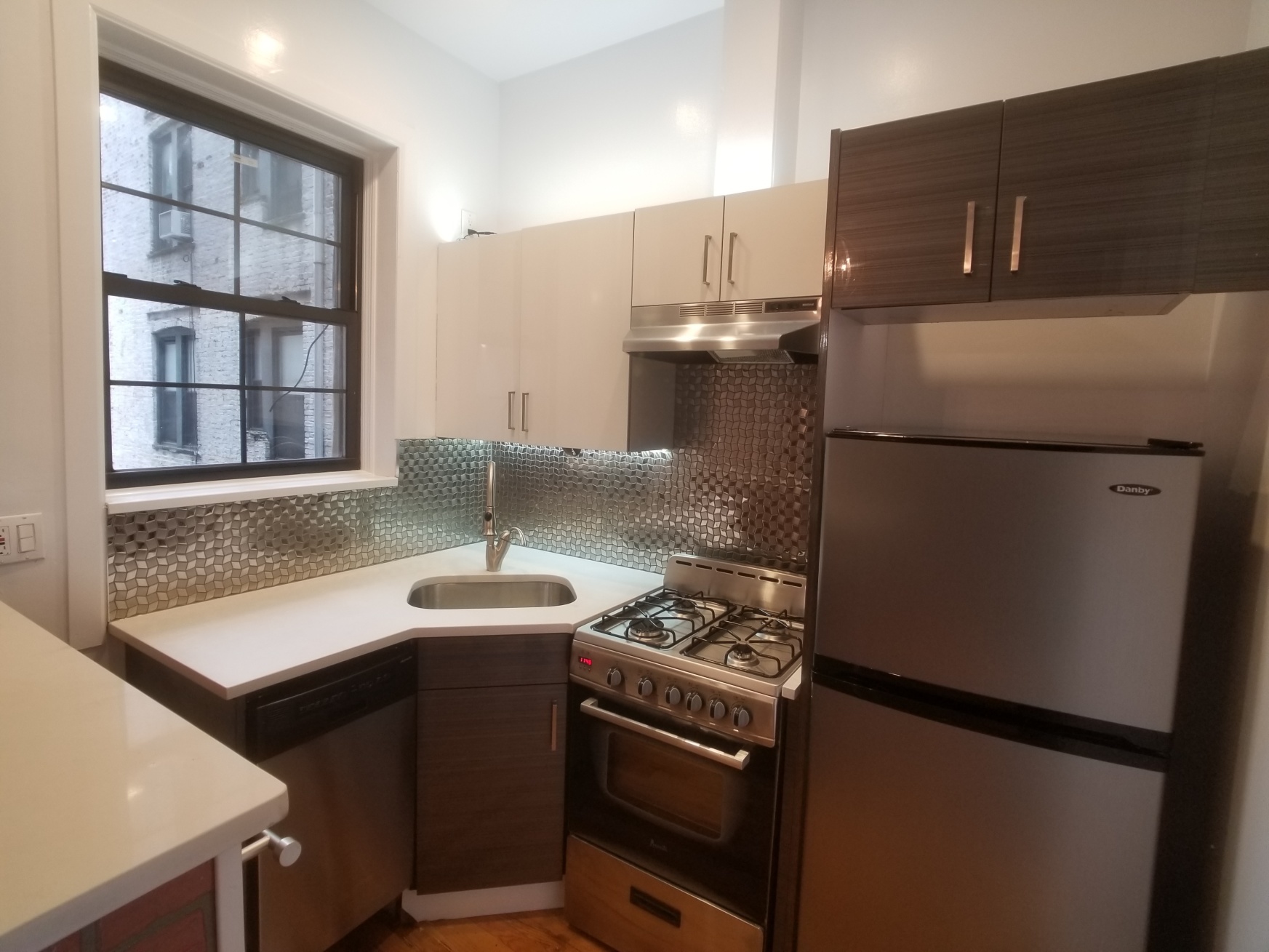 524 Metropolitan Avenue, Unit 9 Brooklyn, NY 11211 - Photo 6 of 9