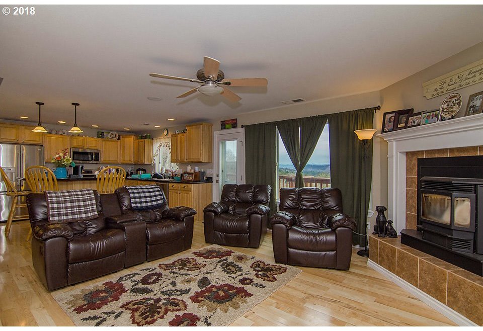 732 Becker Road Roseburg, OR 97471 - Photo 9 of 32