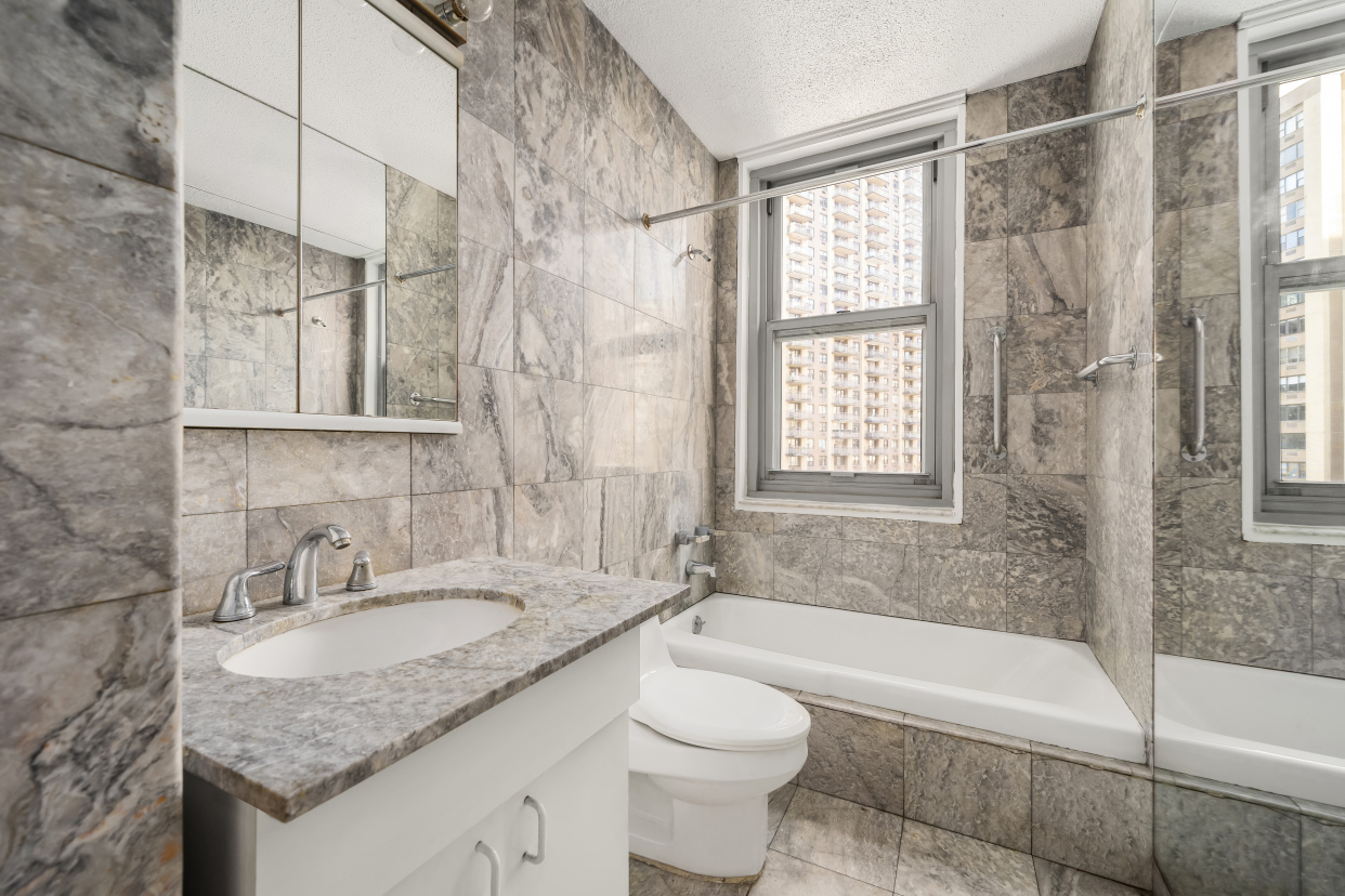 2025 Broadway, Unit 4E Manhattan, NY 10023 - Photo 8 of 15