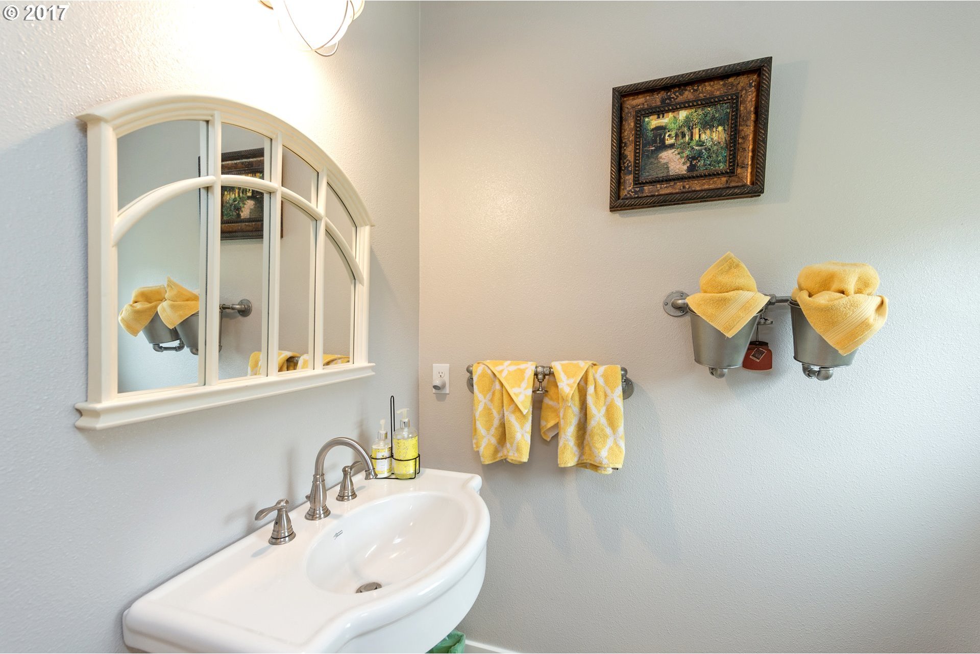 1351 Country Club Road Hood River, OR 97031 - Photo 20 of 23 Gallery Image 20