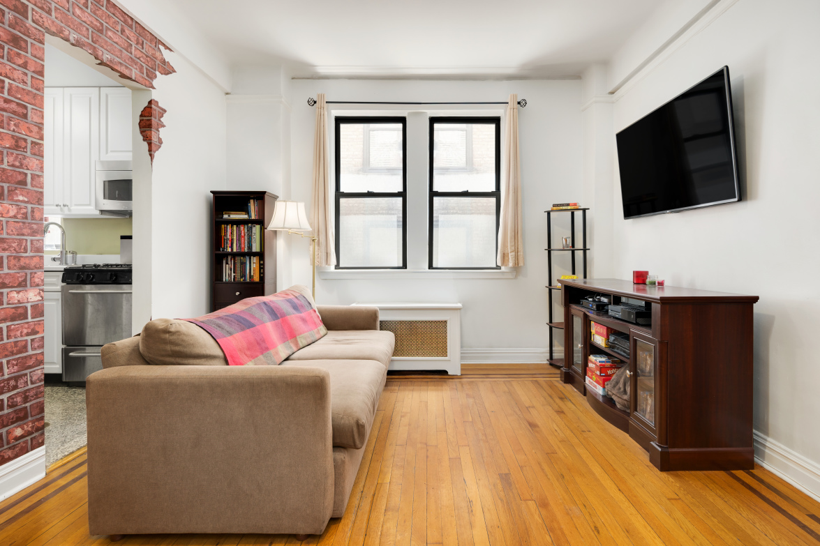 142 East 49th Street, Unit 3C Manhattan, NY 10017 - Photo 1 of 9