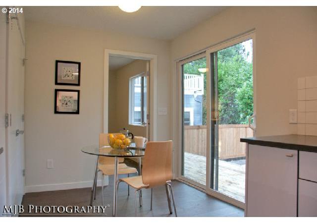 2710 Southwest Homar Avenue Portland, OR 97201 - Photo 8 of 15