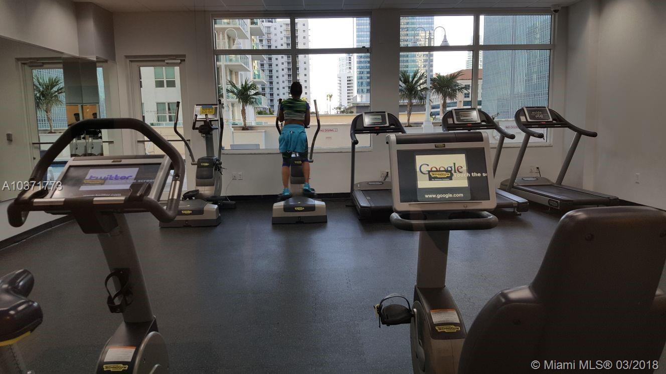 1200 Brickell Bay Drive, Unit 3915 Miami, FL 33131 - Photo 34 of 40