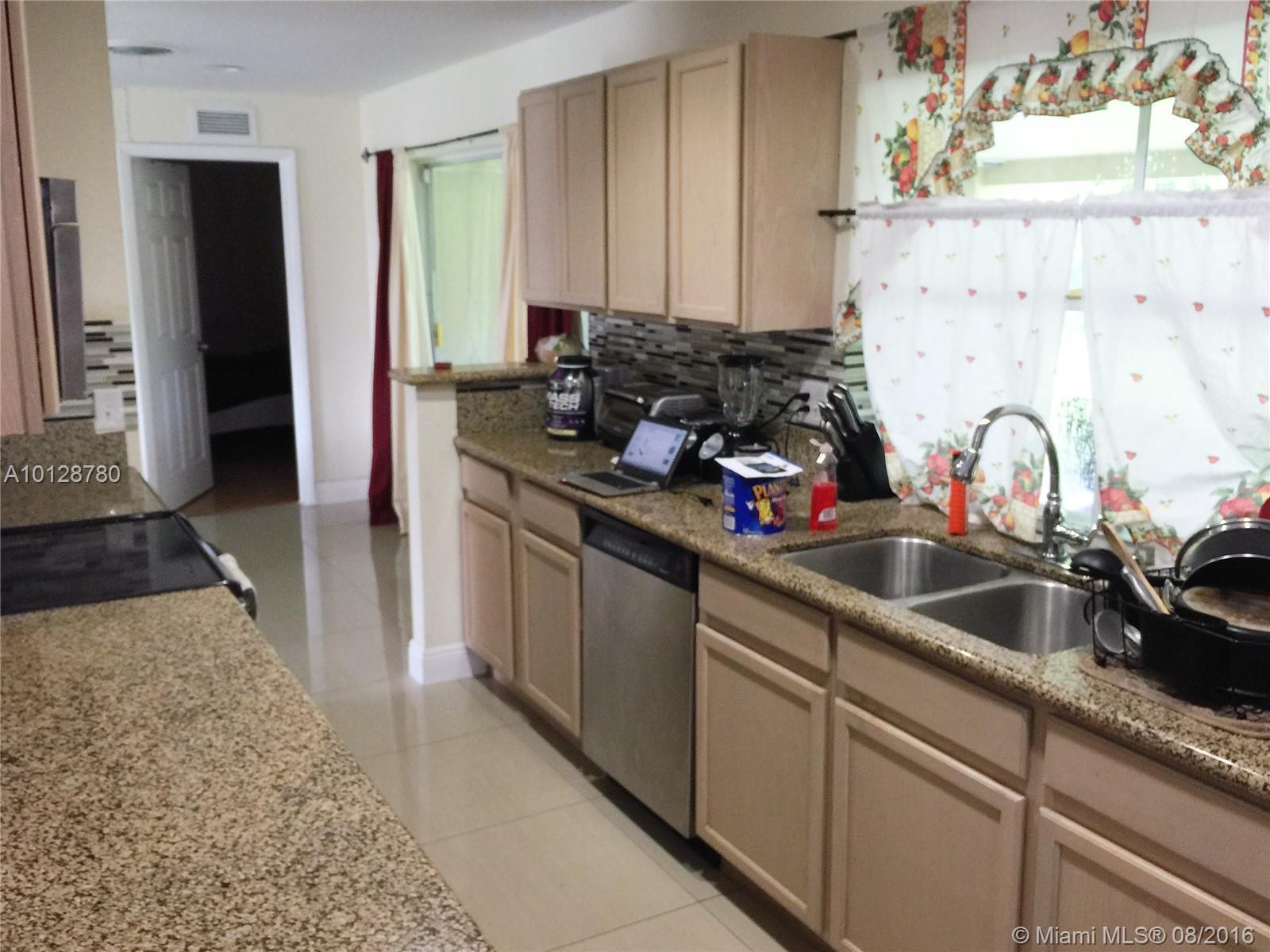 261 Southwest 58th Avenue Plantation, FL 33317 - Photo 10 of 19