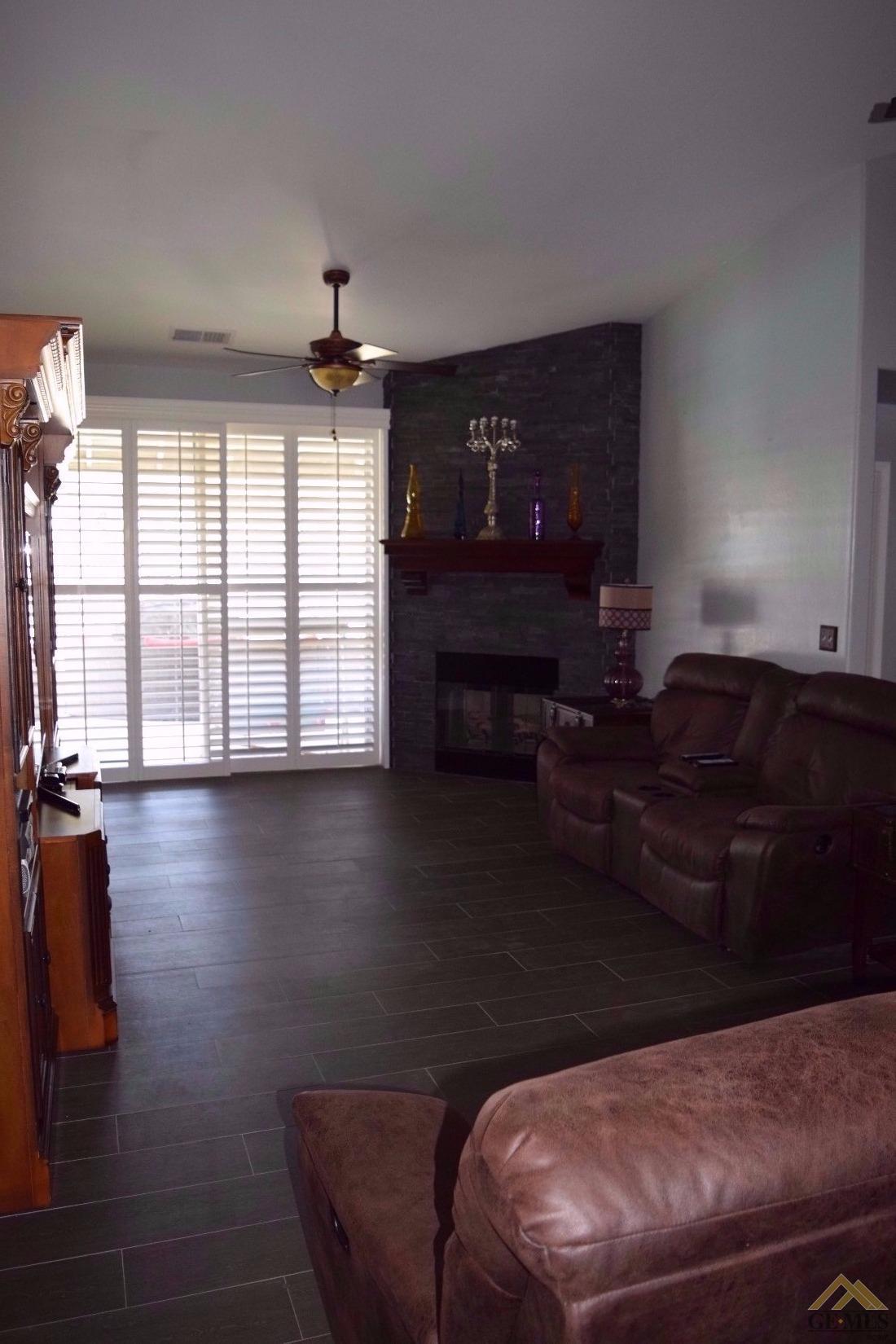 4502 Chinta Drive Bakersfield, CA 93313 - Photo 4 of 29