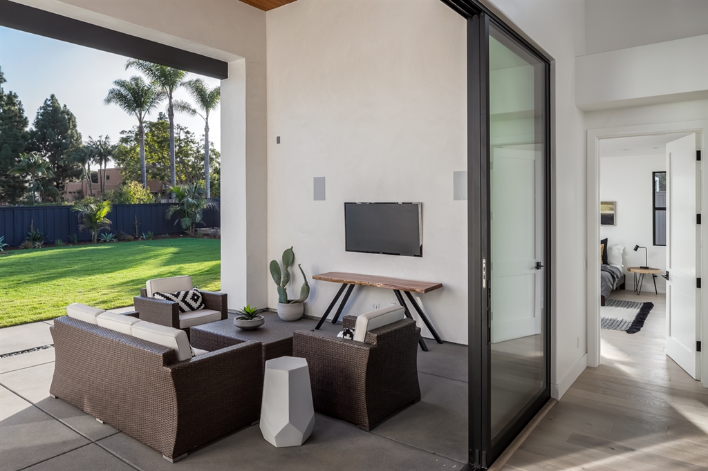 1114 Crest Drive Encinitas, CA 92024 - Photo 13 of 18