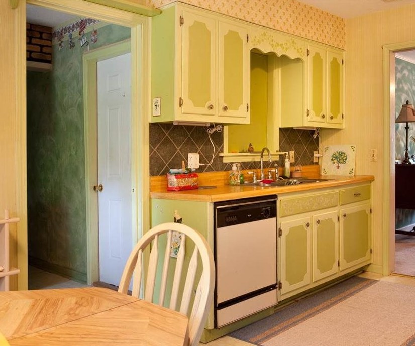 962 Reed Circle Drummonds, TN 38023 - Photo 3 of 25 All appliances including refrigerator and washer & dryer stay with the home!