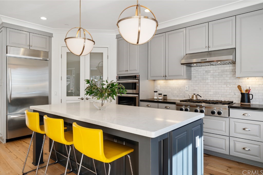 116 Mosswood Irvine, CA 92620 - Photo 5 of 42 The refrigerator, pantry, gas range and sink are efficiently spaced to make cooking a breeze.