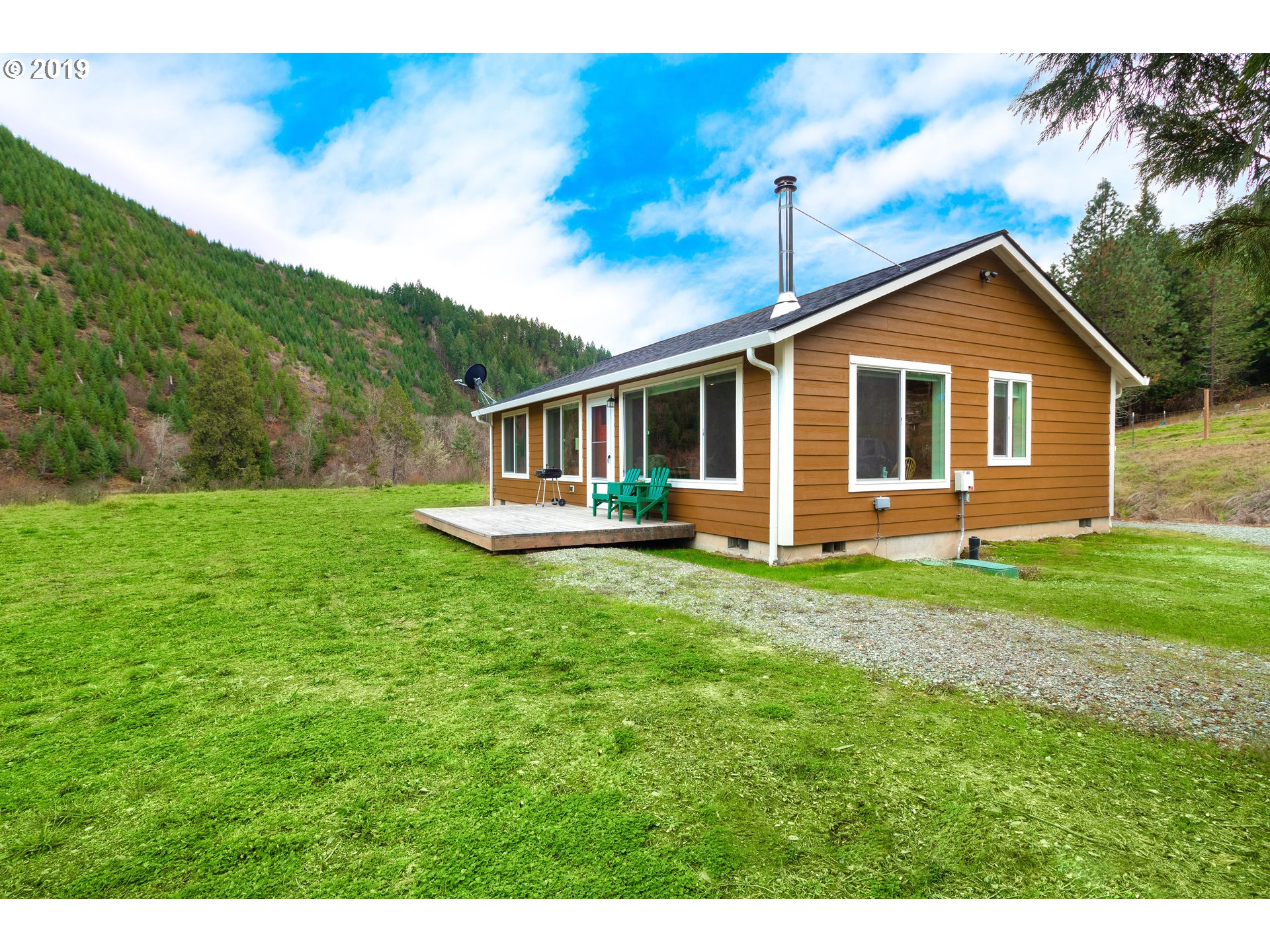 10909 North Myrtle Road Myrtle Creek, OR 97457 - Photo 2 of 20 Gallery Image 2