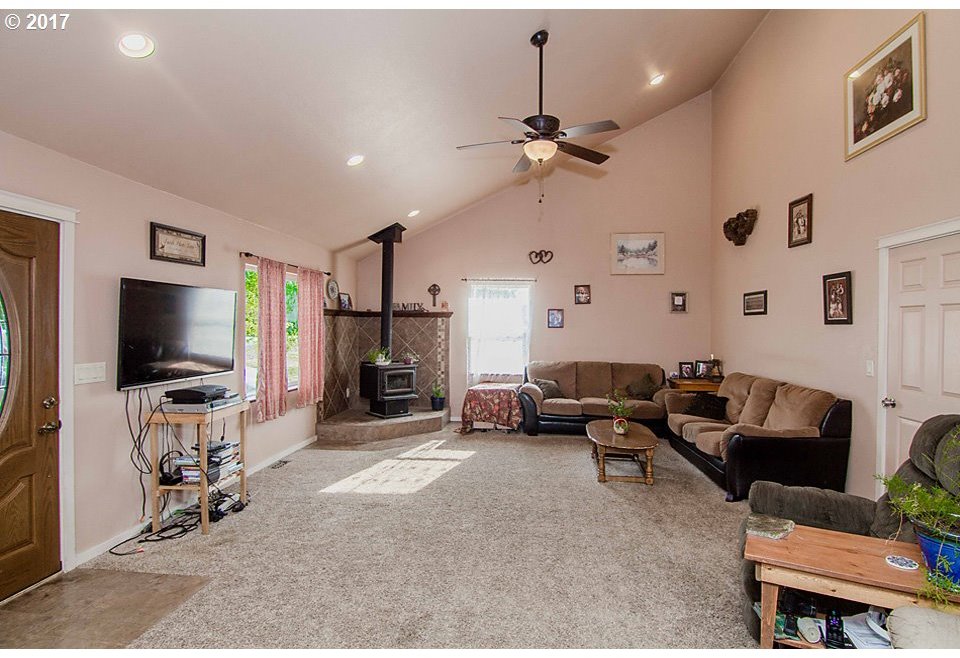 4550 Nonpareil Road Sutherlin, OR 97479 - Photo 14 of 18
