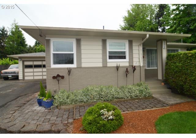 4528 Southwest Valona Way Portland, OR 97219 - Photo 11 of 16 Gallery Image 11