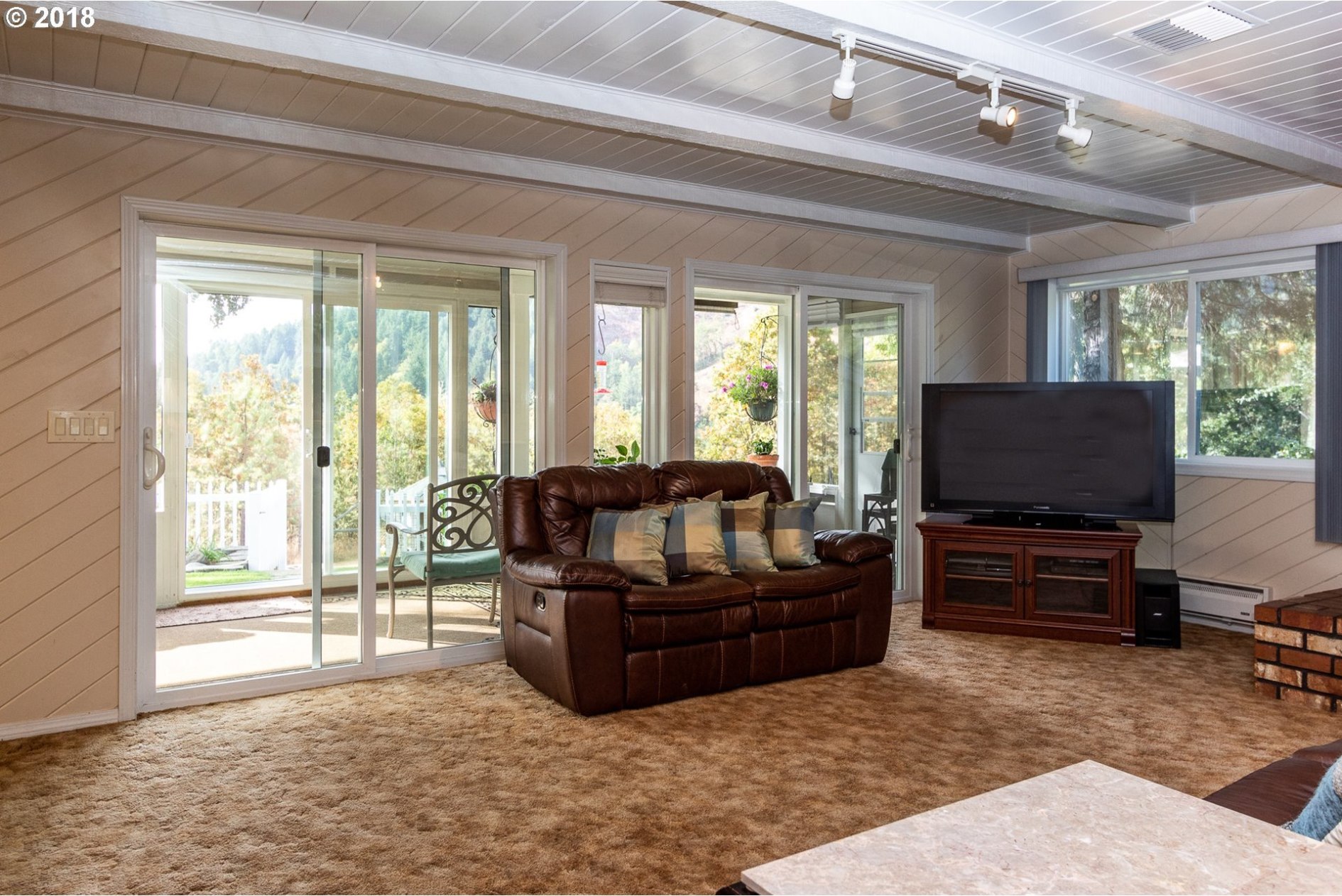 1537 Cole Road Oakland, OR 97462 - Photo 7 of 32 Gallery Image 7