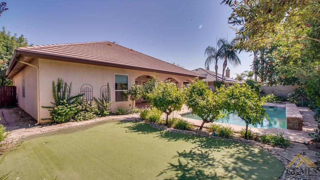 10207 Skiles Drive Bakersfield, CA 93311 - Photo 8 of 34