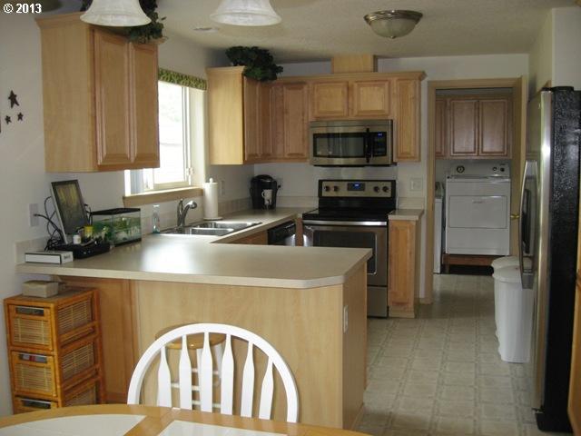 905 Northeast Faloma Road Portland, OR 97211 - Photo 4 of 9 Gallery Image 4