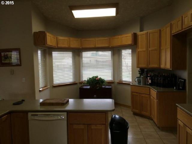 215 Northeast 43rd Street Pendleton, OR 97801 - Photo 5 of 16 Gallery Image 5